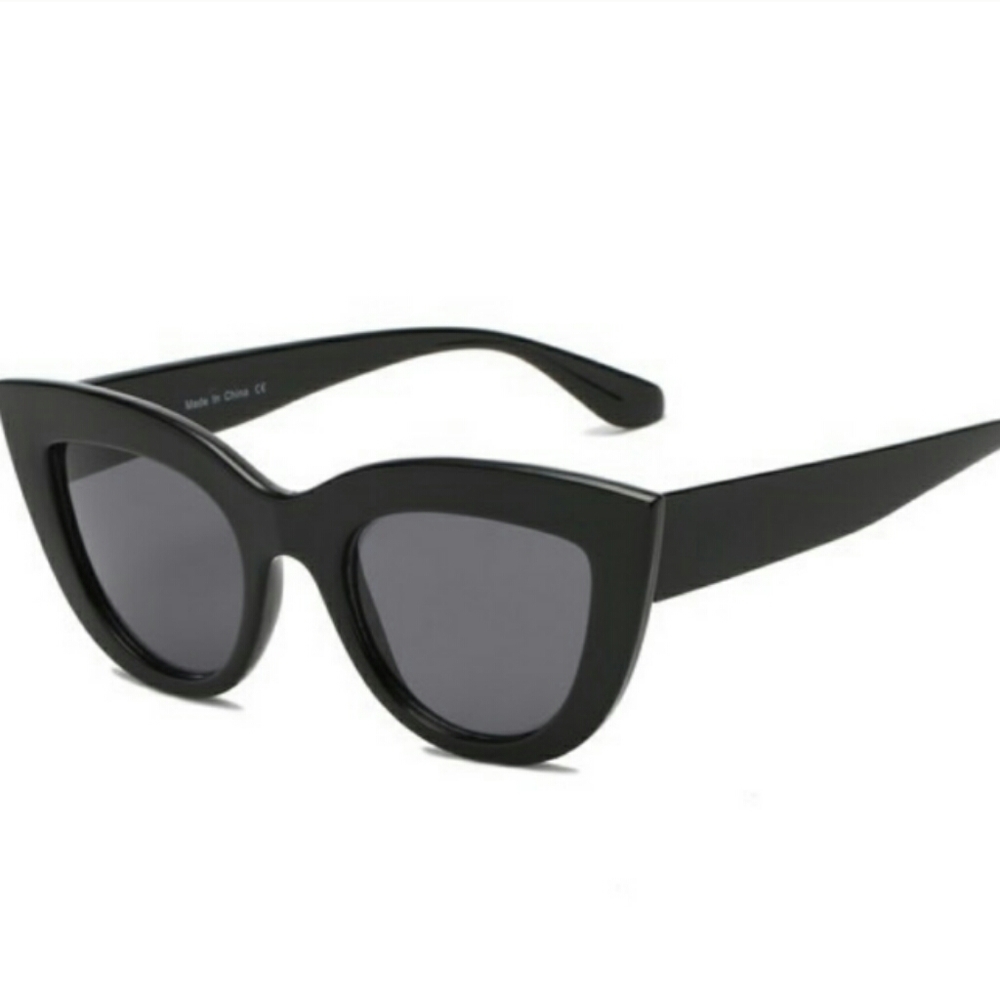 Black Cat Eye Sunglasses. - Picture 6 of 6